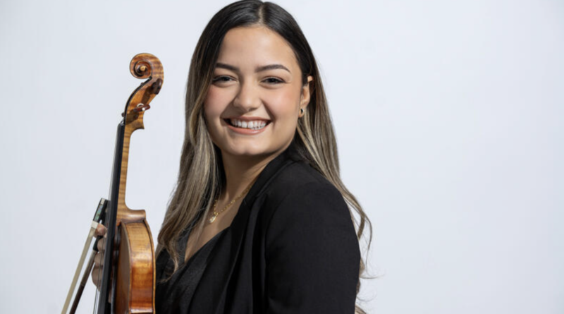 Violinist Gabriela Lara